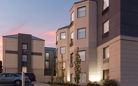 Holiday Inn Express & Suites Nashville-I-40 & I-24